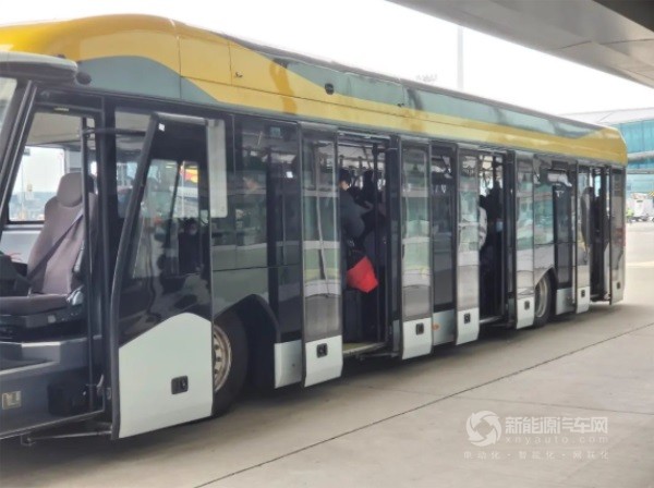 机场摆渡车