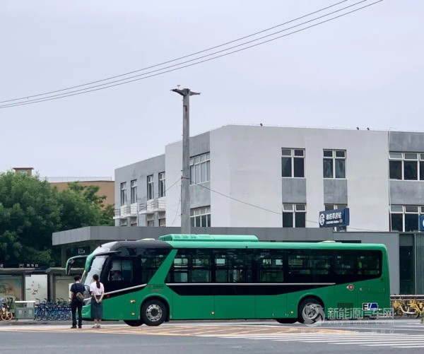 欧辉新型通学车