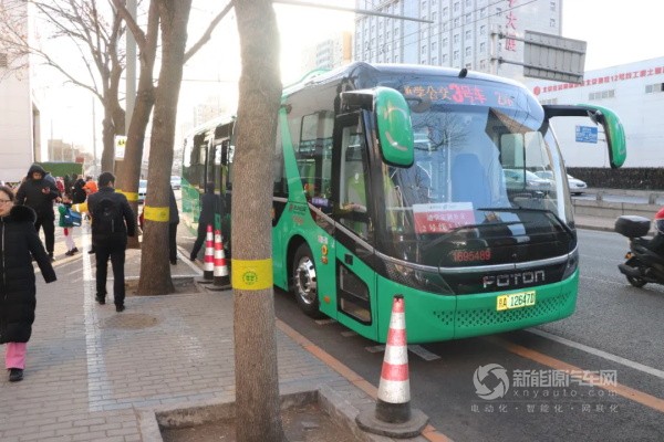 欧辉新型通学车